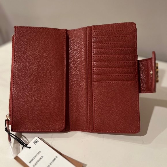 STEVE MADDEN BLINDY BI-FOLD PEBBLE FAUX LEATHER WALLET- PAPRIKA NWT - Picture 3 of 6